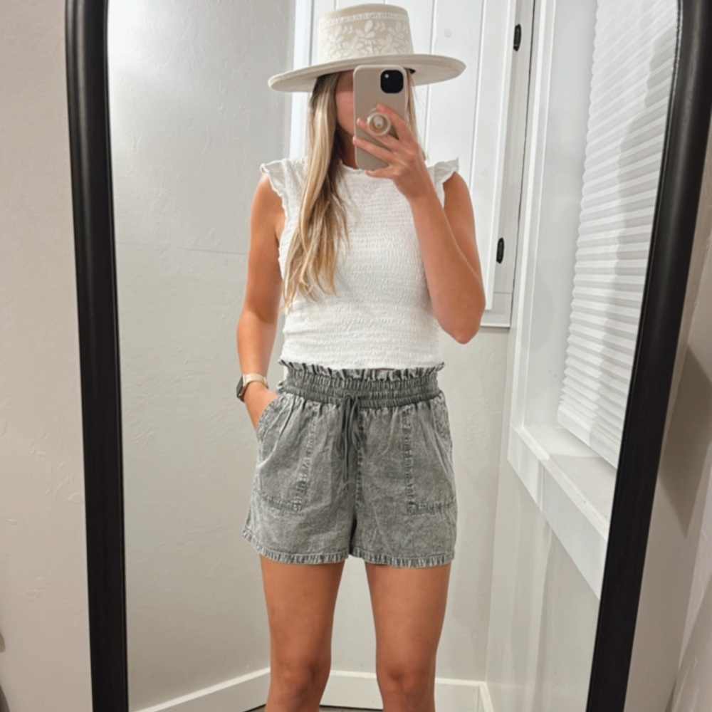 Elan paper bag shorts high waisted grey small